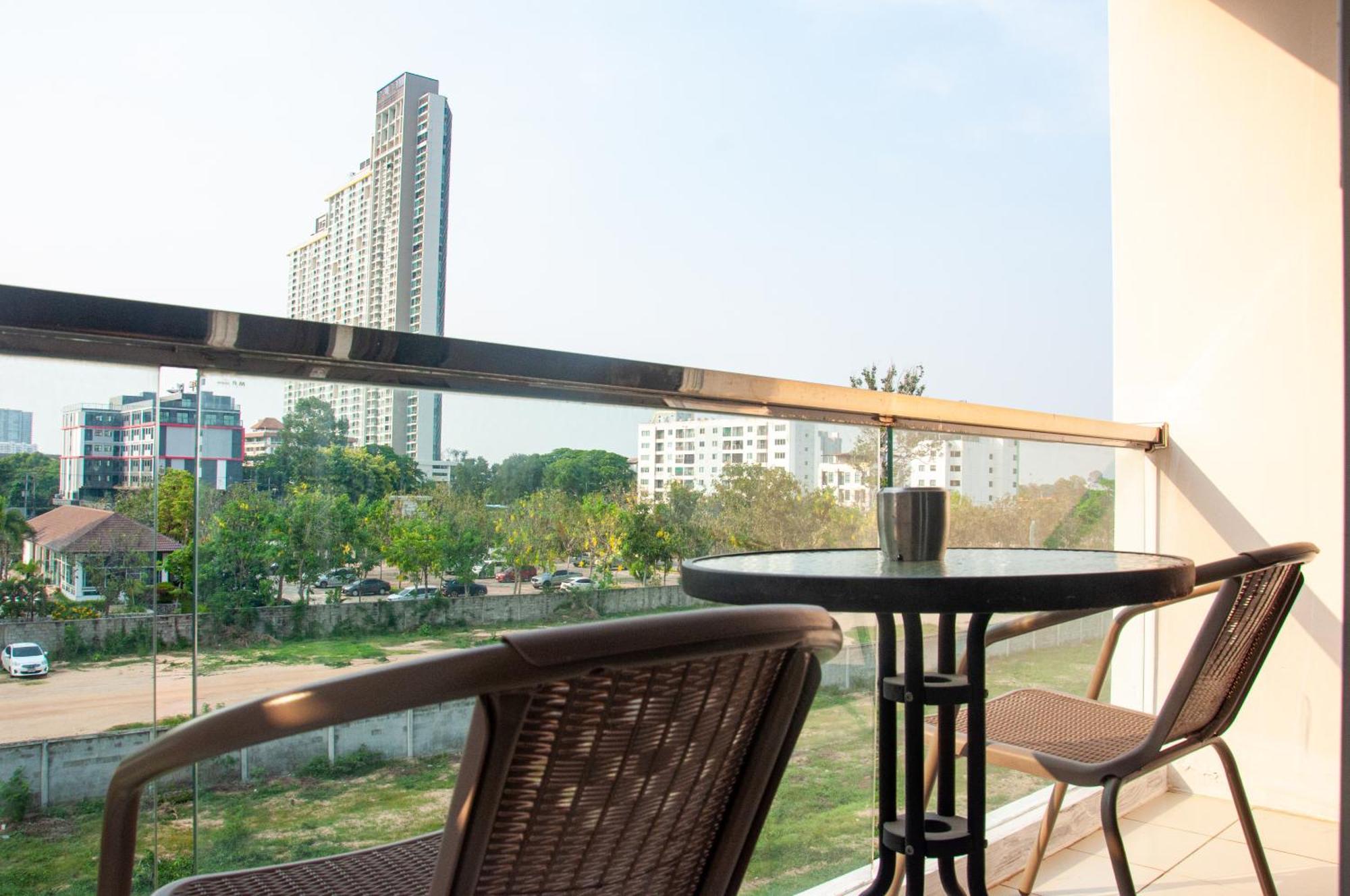 Ht9 Hotel Bãi biển Jomtien Ngoại thất bức ảnh